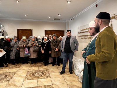 Рамазан аеның беренче көнендә 50 мохтаҗ гаиләгә ярдәм таратылды: &laquo;Шундый зур күчтәнәч&raquo;