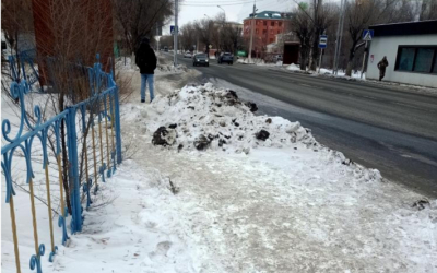 Народный репортер. Снег сгребают прямо на тротуар