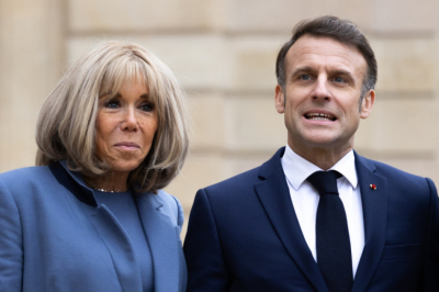 Макрон бросил жену у трапа самолета в Индии