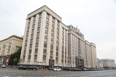 Госдума одобрила в&nbsp;первом чтении ужесточение правил для трудовых мигрантов &ndash; их&nbsp;детей могут обязать уехать после 18 лет