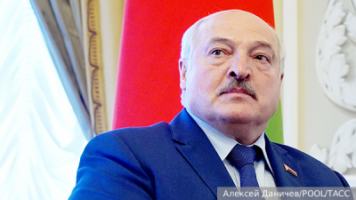 Лукашенко подарили рыжую корову по кличке Муся