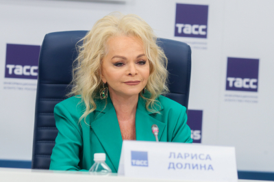 Корсик: ни один нотариус не стал бы удостоверять сделку Долиной