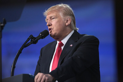 DE: Трамп вновь вызвал беспокойство, чуть не уснув в прямом эфире