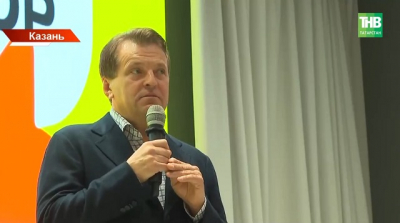 &laquo;Как рок-звезду&raquo;: казанские школьники засыпали Метшина провокационными вопросами