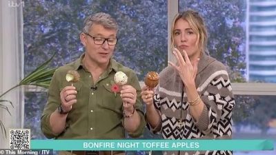 У ведущей откололся зуб в прямом эфире