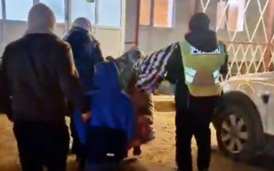 Семья с малолетними детьми застряла на трассе в Актюбинской области