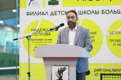Песошин Алабугада яңа теннис кортларын ачуда катнашты