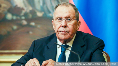Украинский дрон ударил по машине с водой в Лисичанске