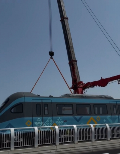 В Астане поднят первый состав LRT на станции №101