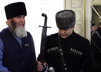 Адам Кадыров выложил видео в ковбойской шляпе с цитатой из &laquo;Игры престолов&raquo;