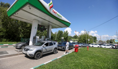 Топливный кризис в Казани осложняется покупками бензина про запас