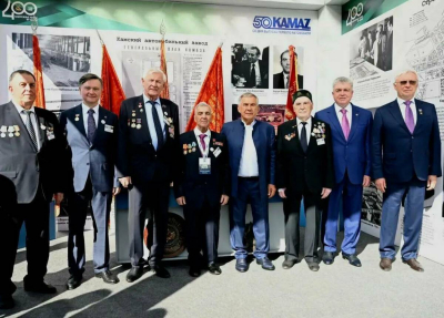 Минниханов поблагодарил ветеранов Челнов за &laquo;прекрасный город на Каме&raquo;